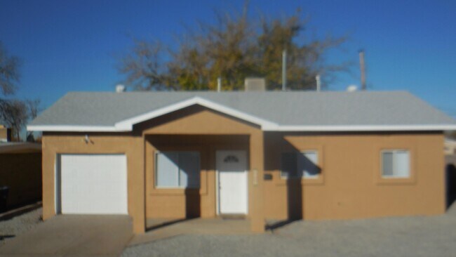 Building Photo - 1105 Dorothy St NE