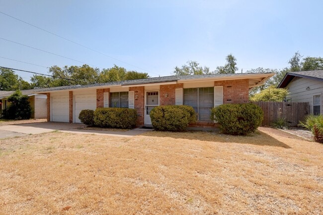 Foto del edificio - 7009 Deborah Dr