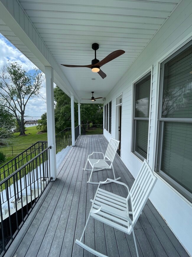 Foto del edificio - 1200 E Main St