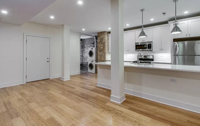 Building Photo - 2735 N Francisco Ave