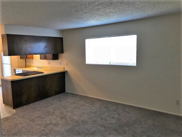 Foto del edificio - 2 Bedroom Townhouse with Fenced Yard by Harloe Elementary School