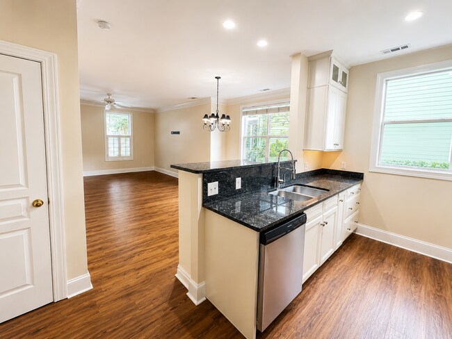 Foto del edificio - Updated 3-Bedroom Beaufort Home with Screened Porch & Fenced Yard