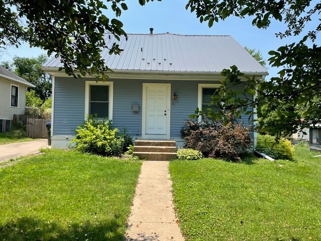 Building Photo - 821 3rd Ave