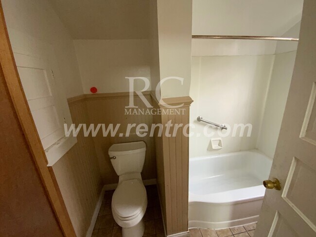 Foto del edificio - 411 Anderson-