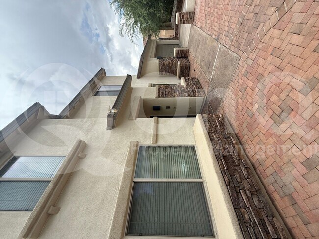 Building Photo - 15046 S Camino Rancho Sueno
