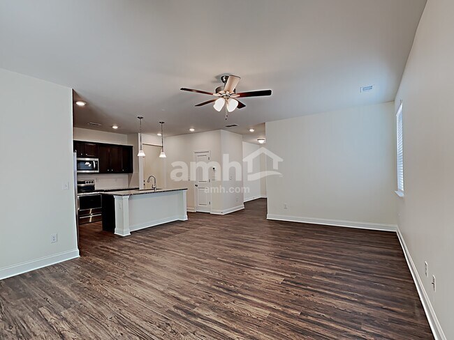 Foto del edificio - 5120 Valley Dr