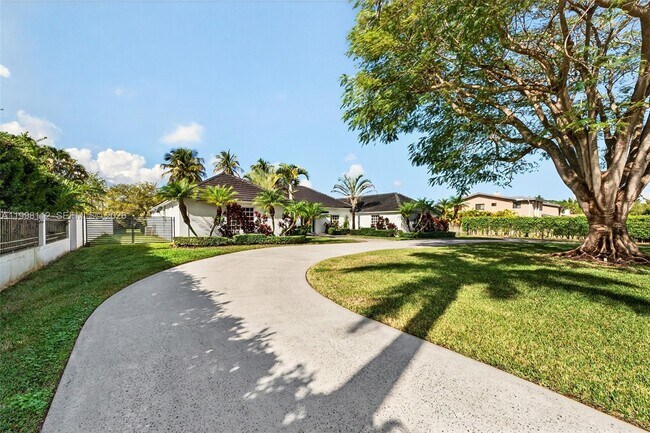 Foto del edificio - 3000 SW 130th Ave
