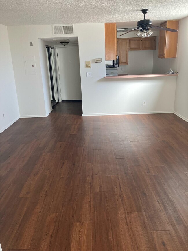 Foto del edificio - 12701 Moorpark St