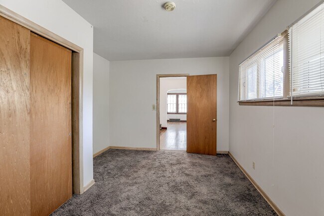 Foto del edificio - **NEW FLOORS AND REMODELED KITCHEN** Cute ...