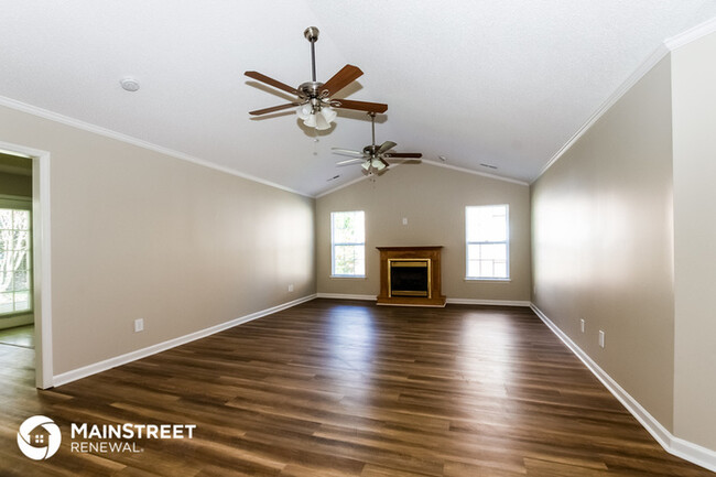 Building Photo - Your Dream Home Awaits!