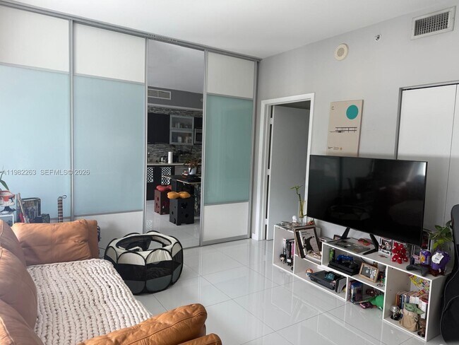 Building Photo - 90 SW 3rd St