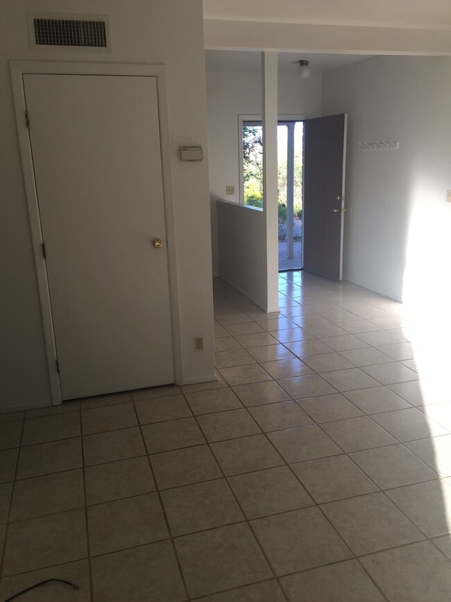 Building Photo - 1238 Urano Ct