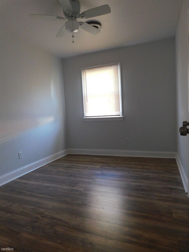 Foto del edificio - 3 br, 1 bath House - 1529 Kingston Ave