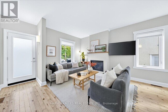 Photo du bâtiment - 338 Bartlett Ave N