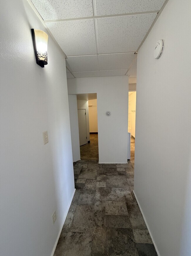 Building Photo - 1011 River Dr