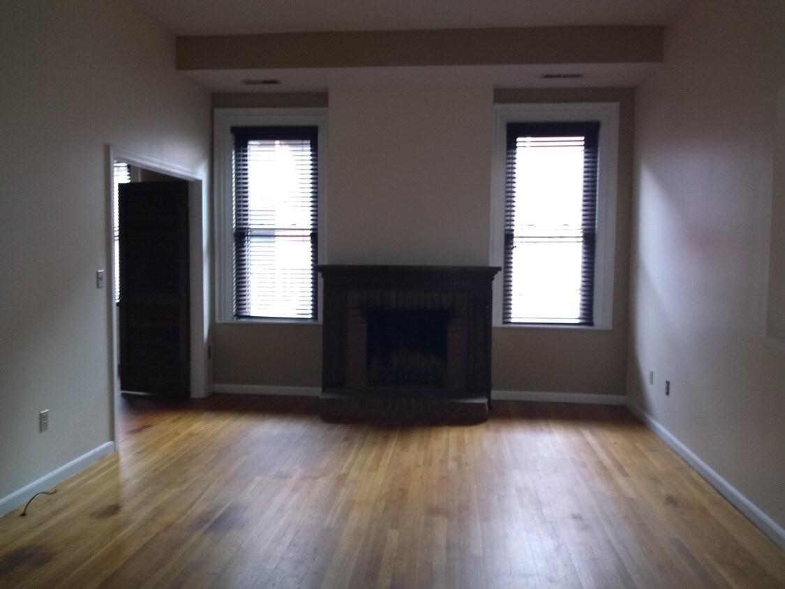 Primary Photo - 237 Farmington Ave