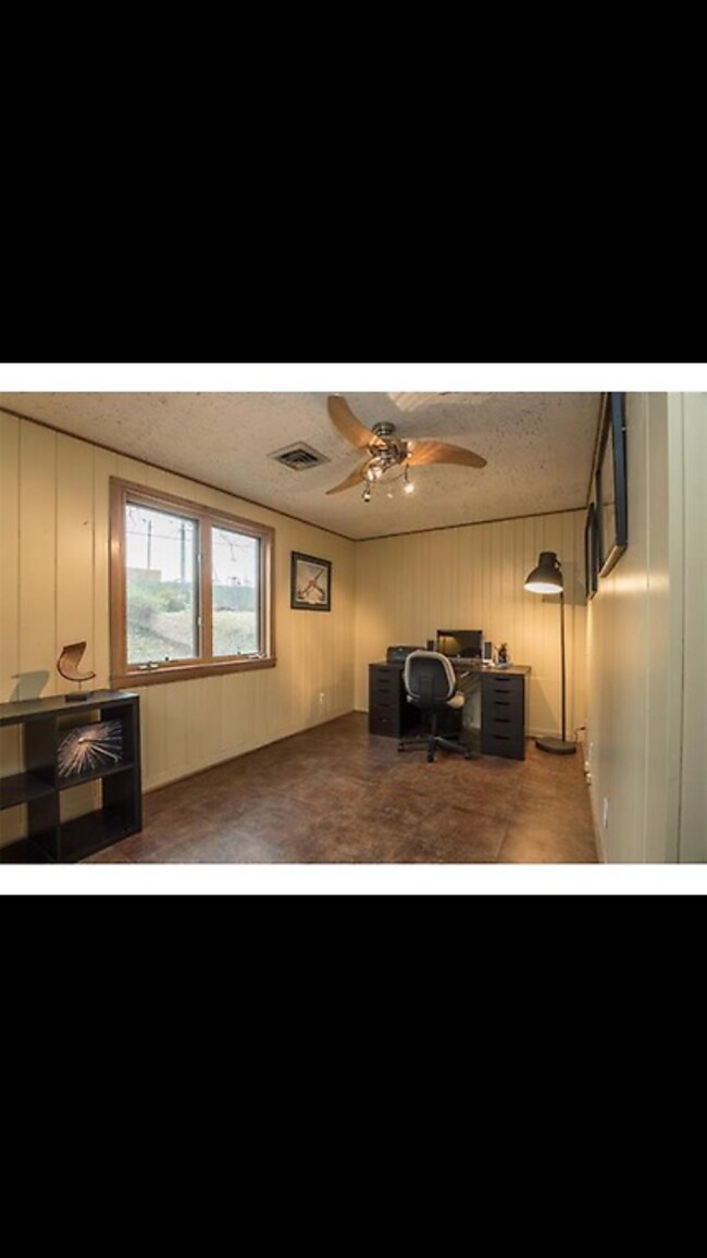 Foto del edificio - 2711 W 71st Terrace