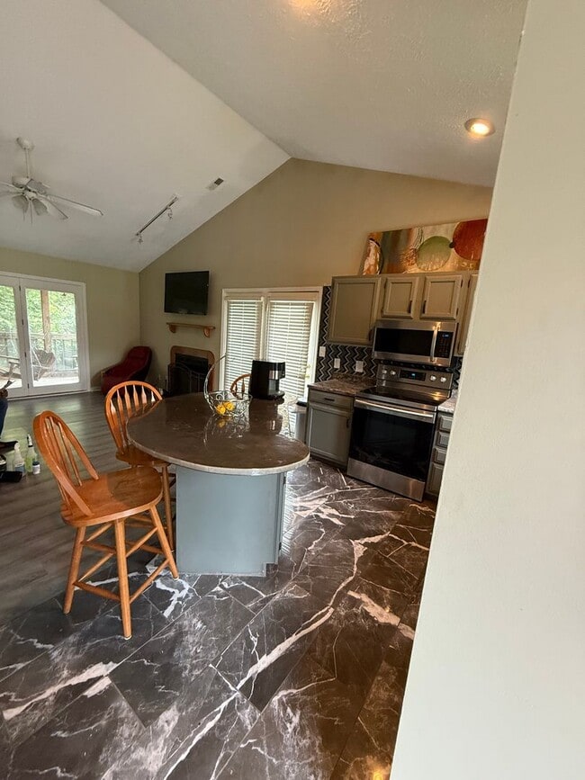 Building Photo - Furnished 2-Bedroom Condo at Eagle Pointe