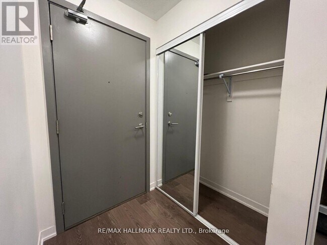 Photo du bâtiment - 20 Orchid Pl Dr