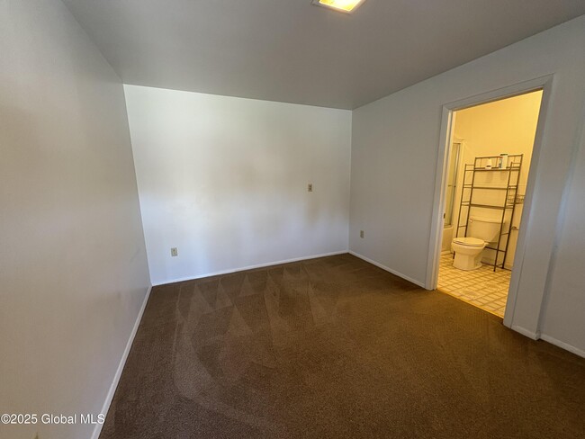 Building Photo - 524 Maple Ave