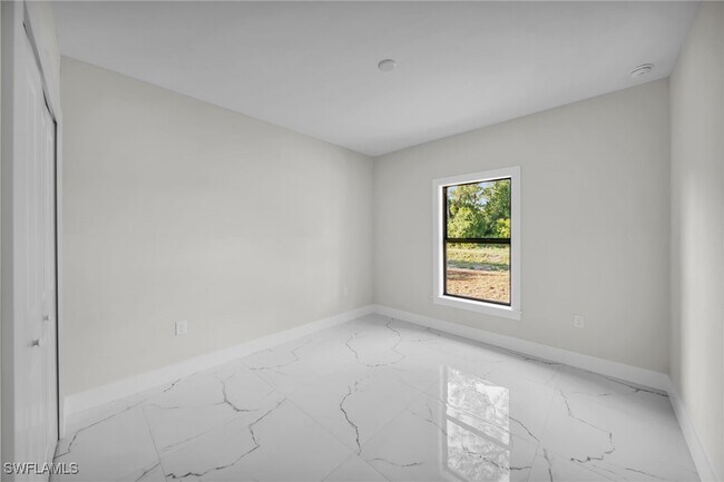 Foto del edificio - 636 Ladd St