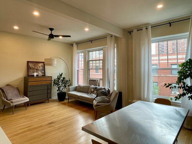 Foto del edificio - 3166 N Pine Grove Ave