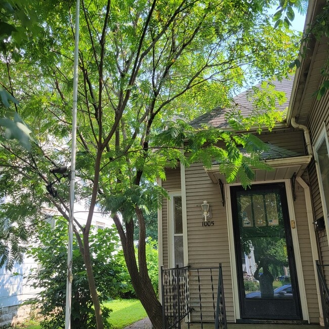 Building Photo - Nice 2Bed/1Bath Cottage
