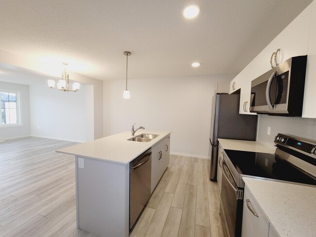 Photo du bâtiment - 1083 Cy Becker Rd NW