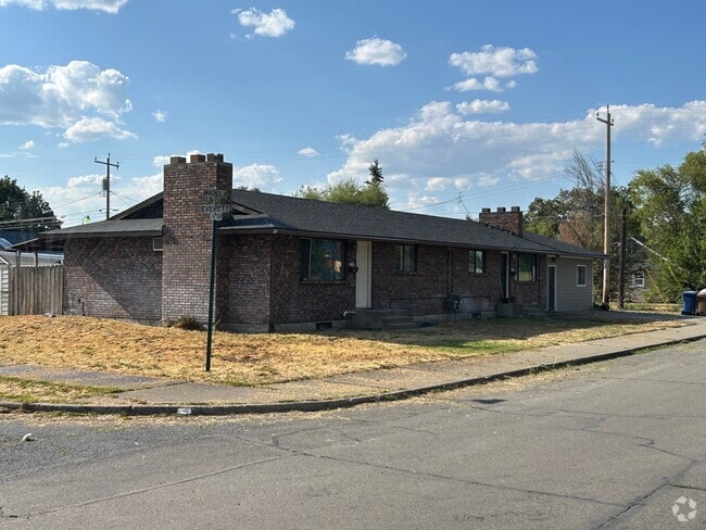 Building Photo - 5305 N Magnolia St