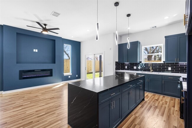 Building Photo - 5406 Longmeadow St