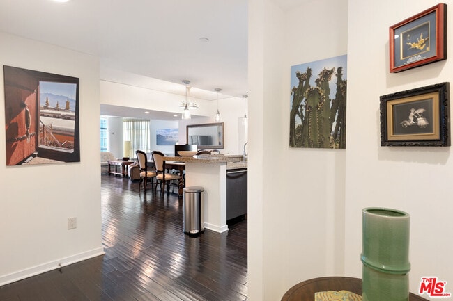 Building Photo - 13650 Marina Pointe Dr