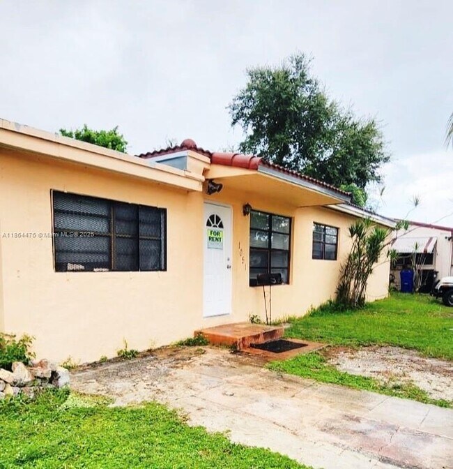 Foto del edificio - 1051 NE 155th St