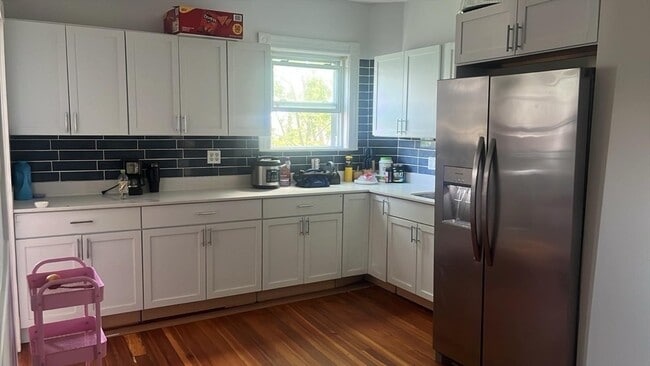 Building Photo - 25 Seafoam Ave