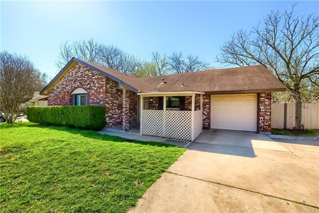Building Photo - 325 Heartwood Dr