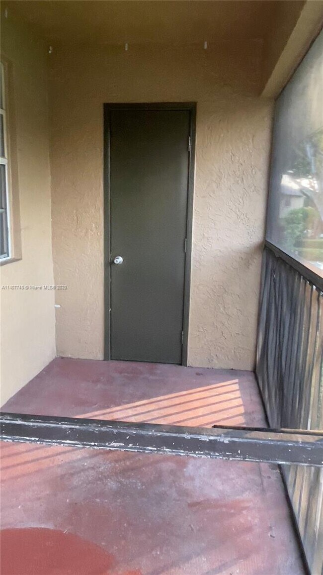 Foto del edificio - 10480 NW 8th St