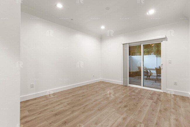Foto del edificio - (Arely:B) 1209-1211 N. Beachwood Drive