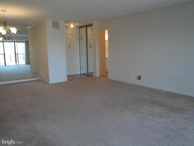 Foto del edificio - 8370 Greensboro Dr