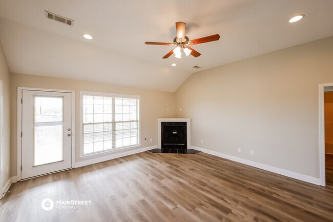 Building Photo - 12390 Huntington Village Dr