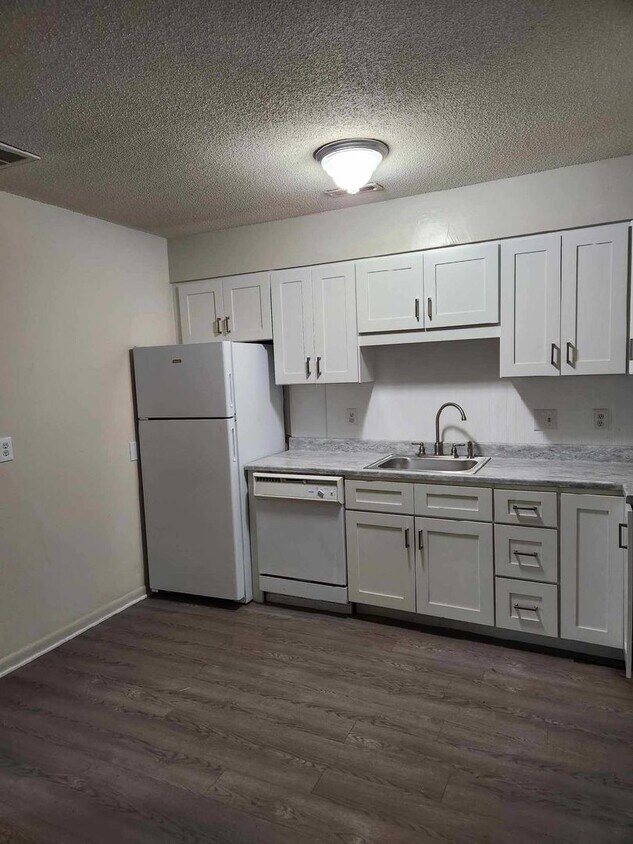 Building Photo - 1402-H Gorman St ~ Woodall Apartments ~ 1 ...