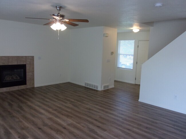 Foto del edificio - 1919 Twilight Ln E
