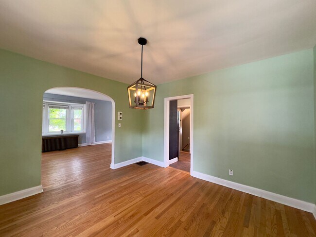 Foto del edificio - Charming Parkville Townhome with Modern Am...