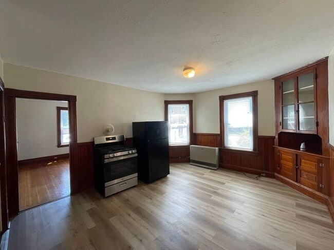 Building Photo - 68 Laval St