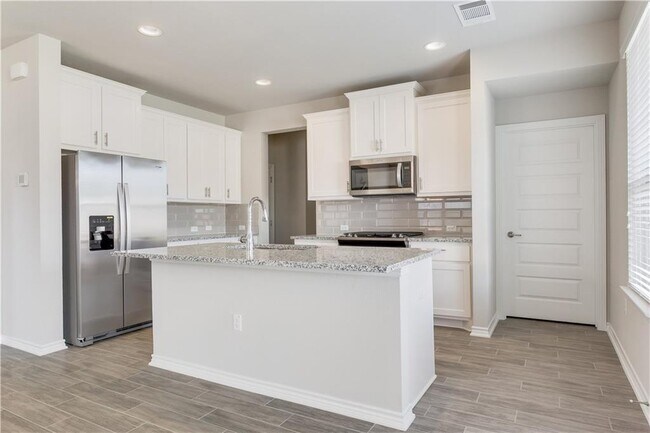 Foto del edificio - 14202 McCoy Lp