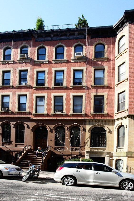 Building Photo - 66 W 83rd St