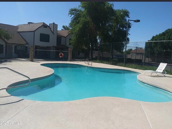 Foto del edificio - 6607 W Jamaica Dr