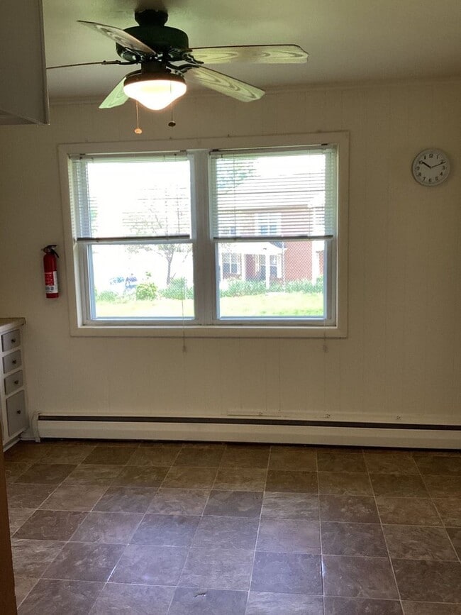 Building Photo - Charming and Well-Maintained 3-Bedroom Dup...