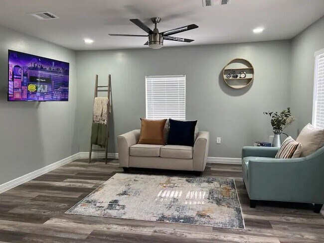 Foto del edificio - 903 Gurney Ln