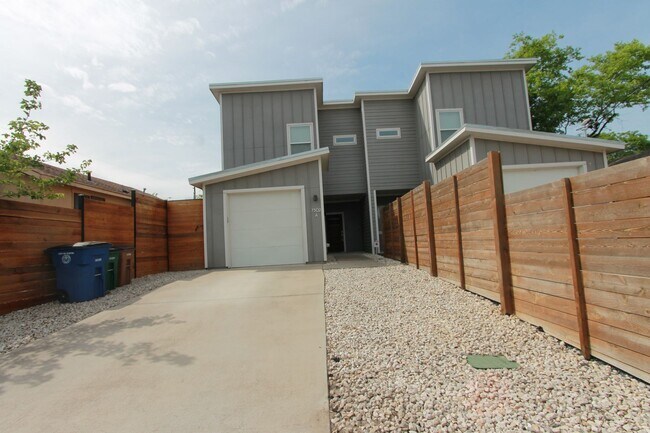 Foto del edificio - 7302 Bennett Ave