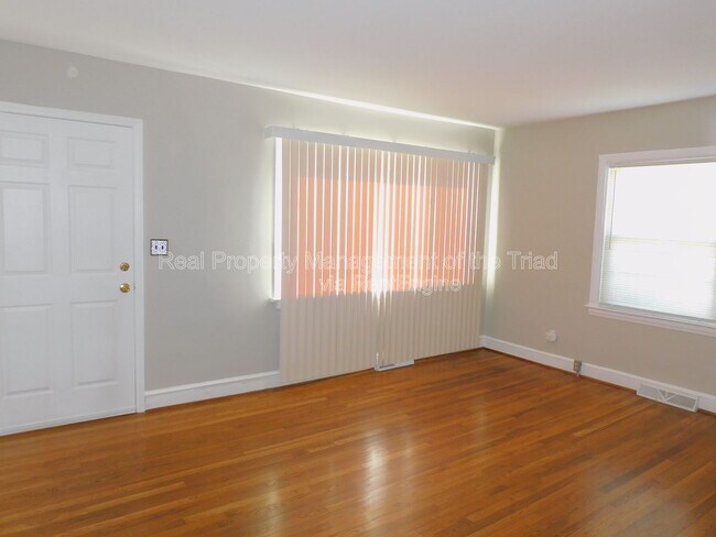 Foto del edificio - 2644 Walker Ave