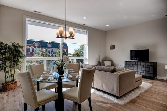 Foto del edificio - 2538 W Addison St